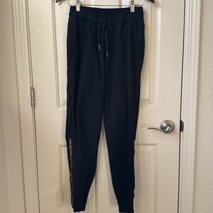 Lululemon Jogger snap button hem, drawstring on waist.